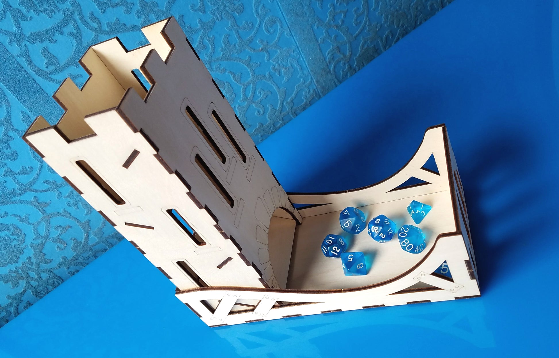 xykit dice tower with dice